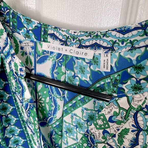 NWOT Blue & Green Top - Picture 2 of 5